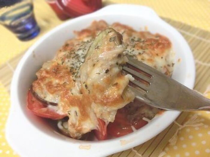 ツナ入りとろろ味噌ソースで♪ なすとトマトのグラタン