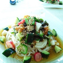 ポン酢で簡単に!ねばっと とろっと梅風味そうめん