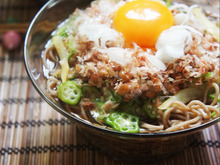 病みつき♡美味し過ぎる☆たくあんコリコリ♪オクラと納豆ねばとろそば