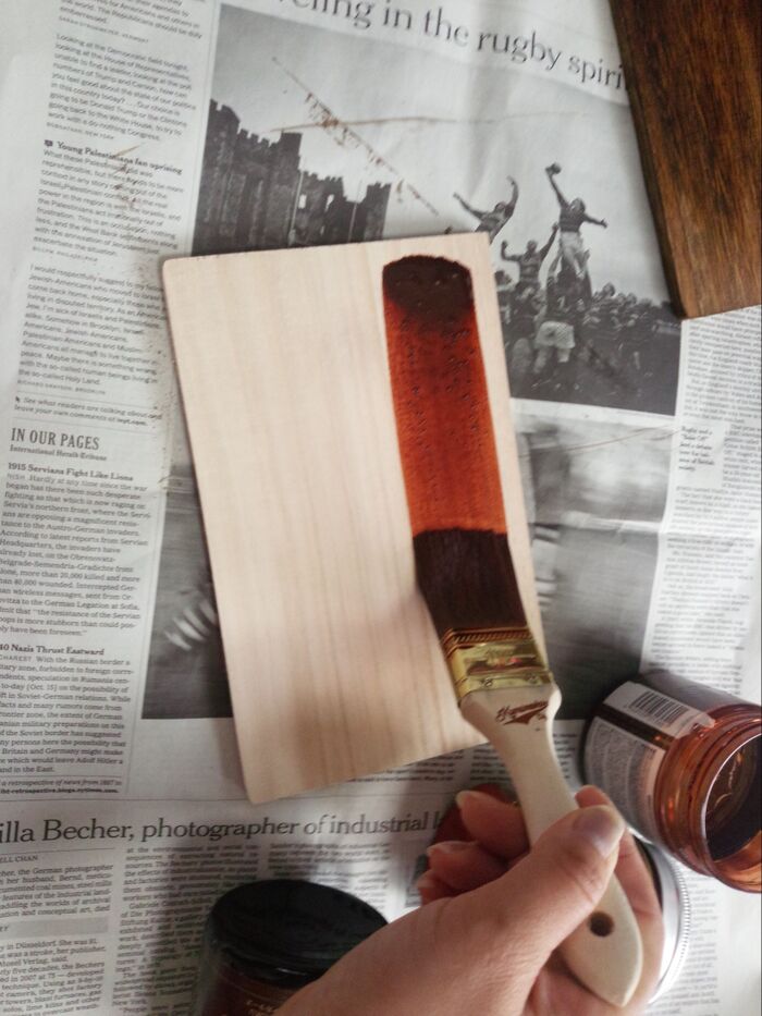 メープルを塗っているところ