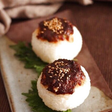 コチュジャン+味噌でピリ辛ねぎ味噌焼きおにぎり