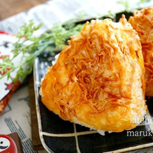 醤油が香ばしい!カリカリ★焼きチーズラーメンのおにぎり