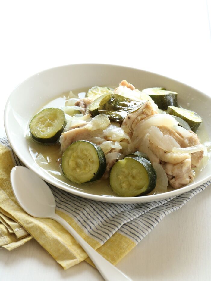 チキンとズッキーニのエスニック煮