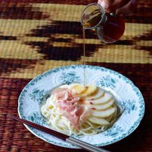 お嬢様の休日ランチ♥簡単♥桃と生ハム&紅茶めんつゆうどん 【*技あり *めんつゆアレンジ】5分