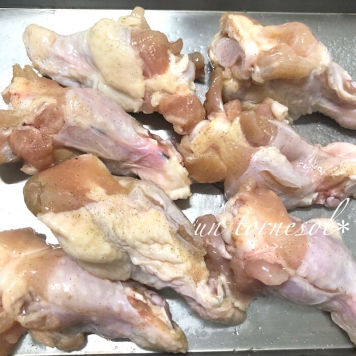 ①切り込みを入れると、骨まで煮込めますよ!