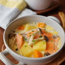 肌寒い日に恋しくなる♡鮭ときのこのクリームスープ