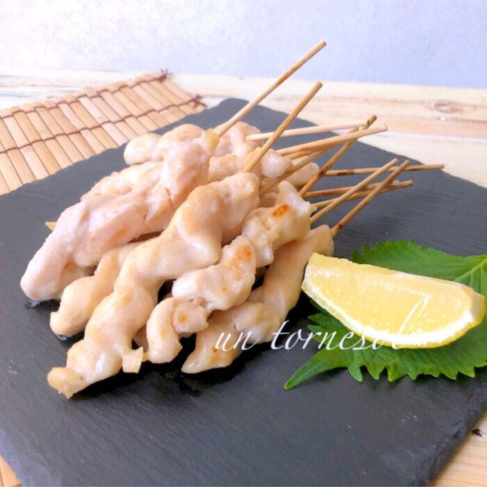 食材3つで簡単おつまみ‼鶏ささみの塩麹焼き~レモンを添えて~