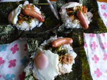 【簡単レシピ】ずぼら母ちゃんのおかず全部乗せちゃえ!爆弾おにぎり!!