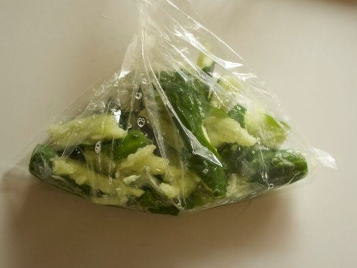 1 たたききゅうりを作ります。