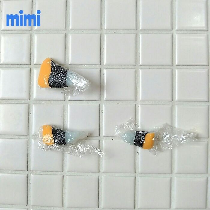 ④胸びれと尾ひれを作る。