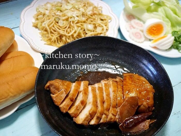 4.パンの中に詰めていく。