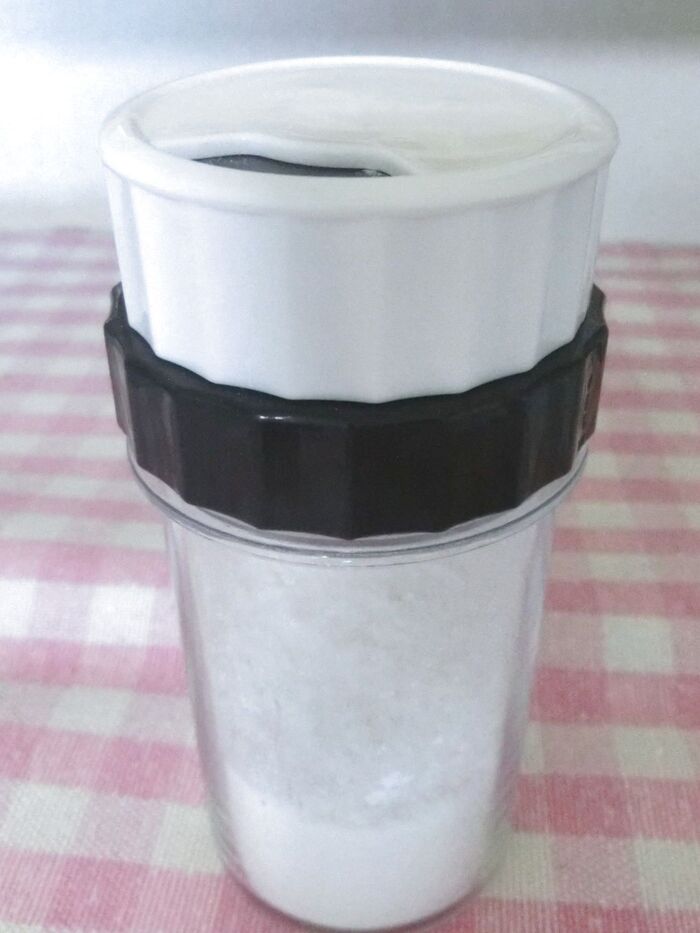 百均の調味料入れ☆ 口が2種類だから小麦粉ストッカーに使える