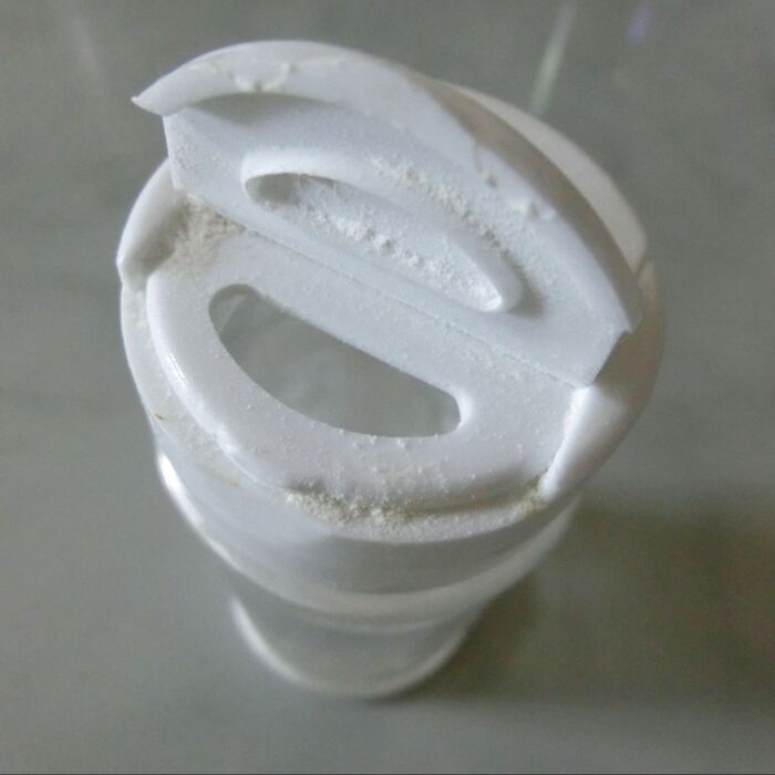 反対側には1つ穴の口