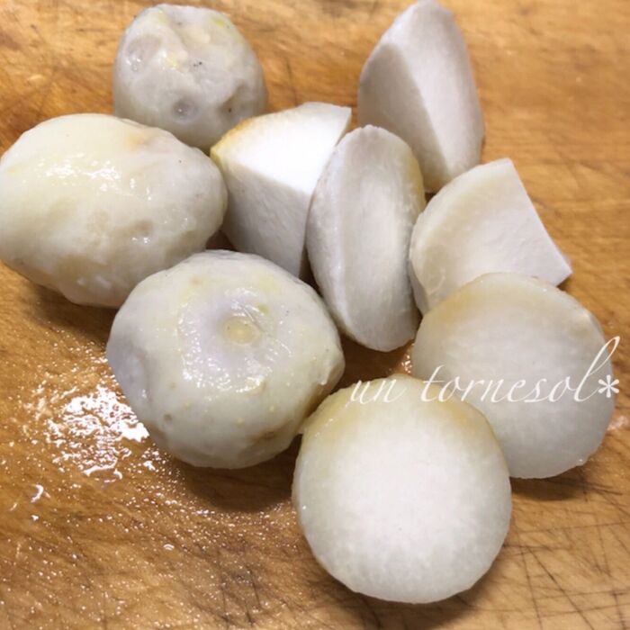 ➁皮は切れ込みからツルっと♪