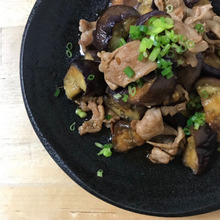 ぽん酢と生姜でさっぱり☆大きめカットの豚肉と茄子の炒めもの