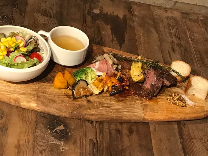 コチラはシェフの盛り付け