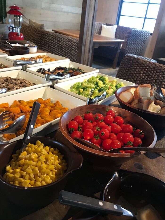 お料理はビュッフェスタイル