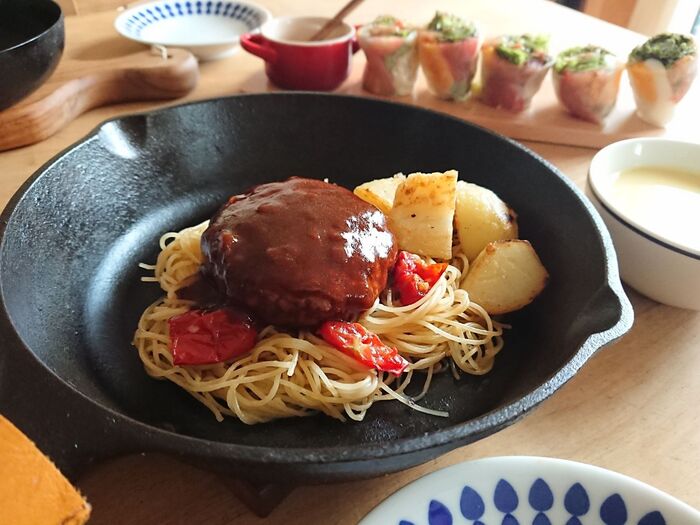 ファミリーマートのお母さん食堂『チーズインハンバーグ』で簡単カフェごはん♪