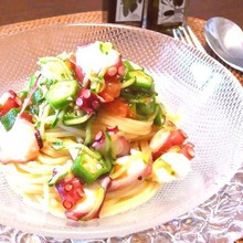 オクラと夏野菜 トロッと冷製トマトパスタ