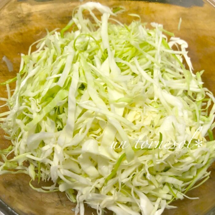 ①塩もみして、シャキシャキ感アップ♪