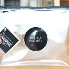 シンプルなクリアポーチでメイク品もシンプルに♪