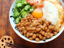 夏バテ解消☆ねばとろ月見五色丼