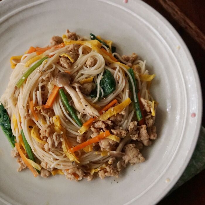 そうめんを美味しく活用!野菜たっぷりチャプチェ風