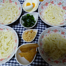 【簡単レシピ】好きな具材をトッピングのぶっかけうどん!