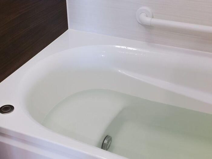浴室掃除はエプロン内部まで!カビの温床になる前にきれいにしましょう