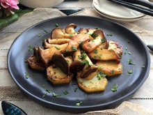 秋近し~10分で完成!エリンギとジャガイモのガーリックバター炒め