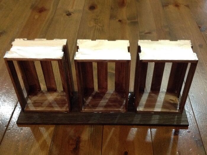 木板にボンドで固定します