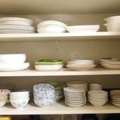 コツは引き出し収納にあり!食器棚のラクラク掃除術