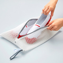 【時短アイテム!】子供の上履き(内履き)、スニーカーがカンタンキレイ。専用ネットで効率良くキレイに。