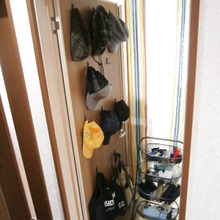 『和室のドアスペース』▶セリアの「アイアンフック」などで、外出コーナーに。