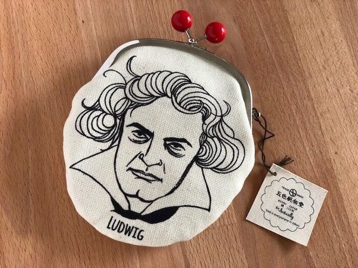 がまぐち型のポーチを探していたら…