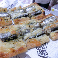 グリルで5分☆ オイルサーディンの油揚げピザ