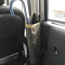 濡れた傘を車にサッと収納するアイデア☆★