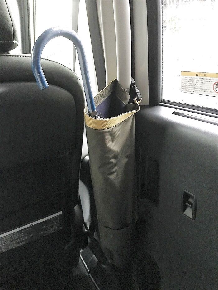 濡れた傘を車にサッと収納するアイデア☆★