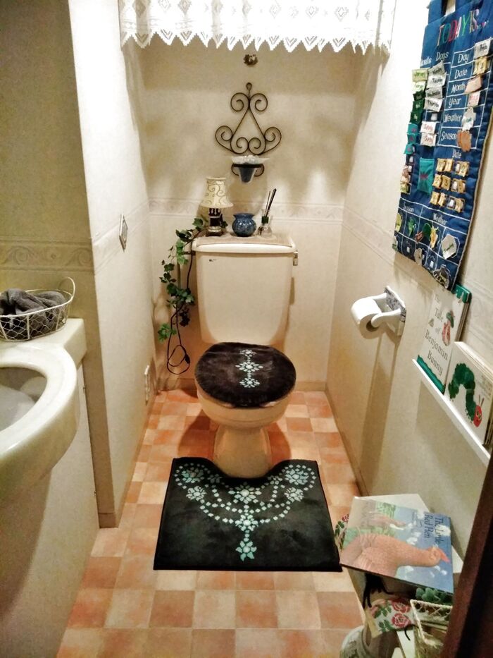 トイレでおしゃれな絵本時間?