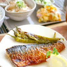 ファミマの『お母さん食堂』シリーズの「さばの塩焼き」を夕飯に使ってみた?