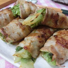 ごま油とマヨのW使いでうま味も2倍♪ 豚バラ肉のレタス巻き焼き