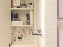 【収納】セリアの¥100ボードで鏡裏がアクセサリー収納に変身。探さない!絡まない!無くさない!