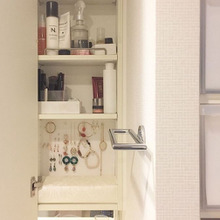 【収納】セリアの¥100ボードで鏡裏がアクセサリー収納に変身。探さない!絡まない!無くさない!