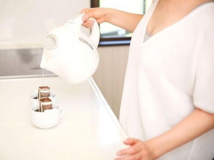 驚くほど簡単にキレイにできる!洗剤を使わないポットの洗い方