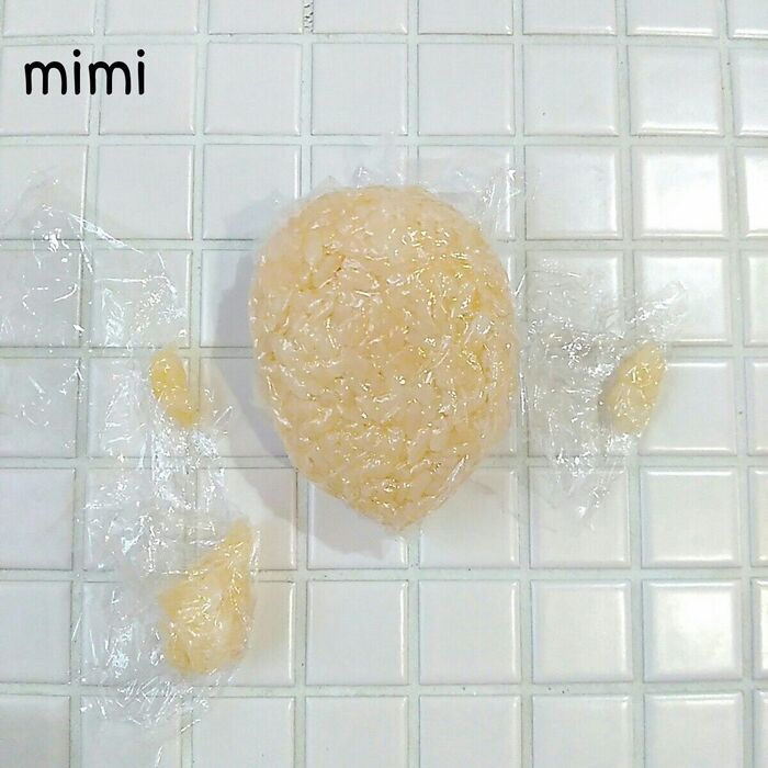 ①ベースのおにぎりを作る。
