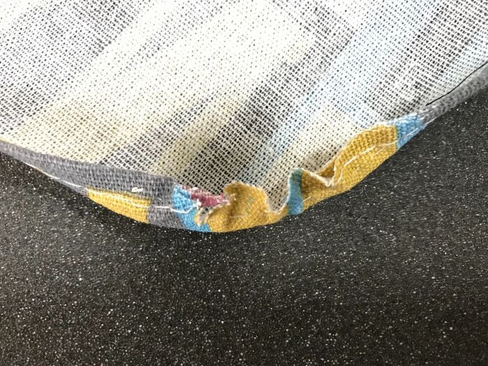 キュッって引くと綺麗に丸く縮みます