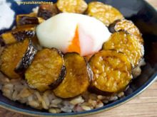 シンプル、だけどご飯がすすむ なすの甘辛生姜照り焼き丼