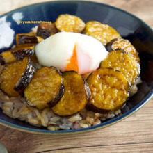 シンプル、だけどご飯がすすむ なすの甘辛生姜照り焼き丼
