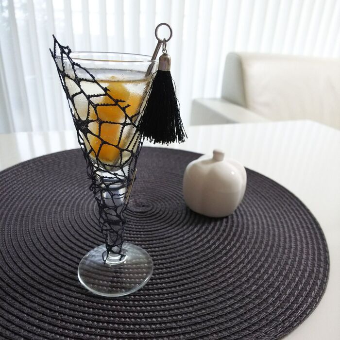 メッシュマットは 蜘蛛の巣に見立てて