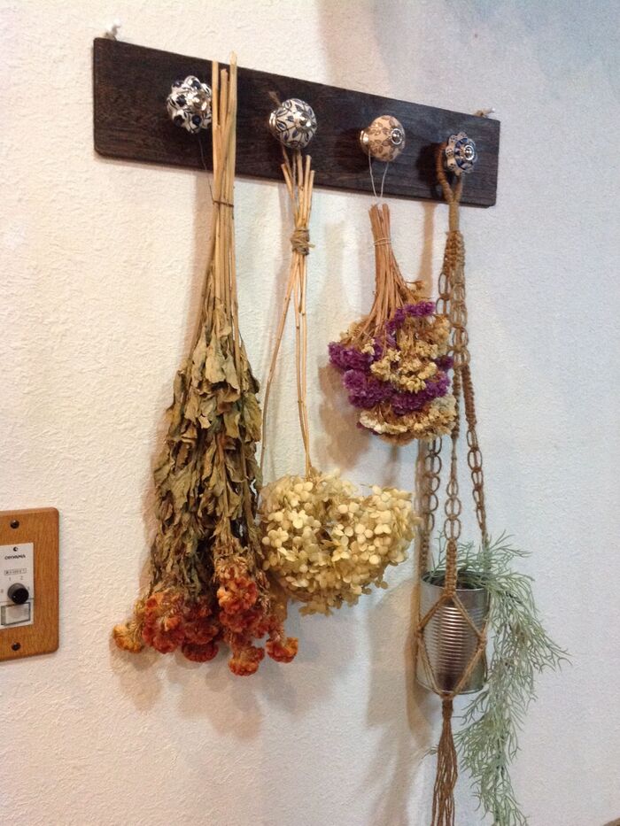 100均引き出し用つまみと木板でオシャレなフックをdiy♪